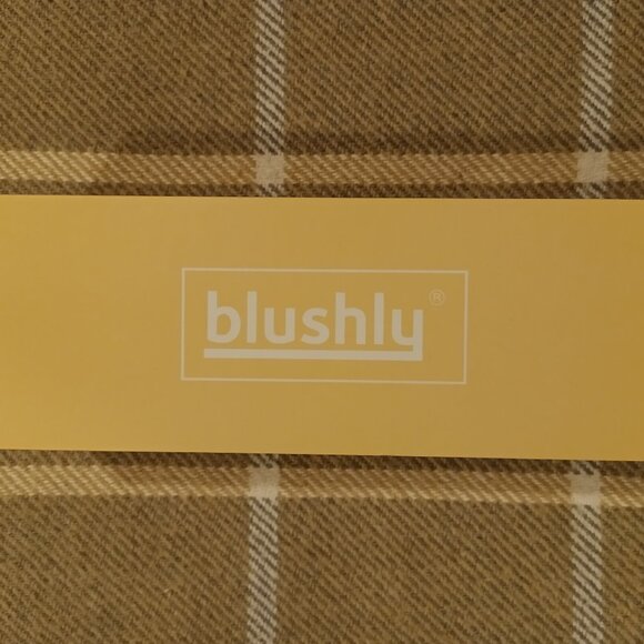'blushly' Silicone Facial Cleansing Brush (Item #SILFACBRU) - Picture 5 of 5